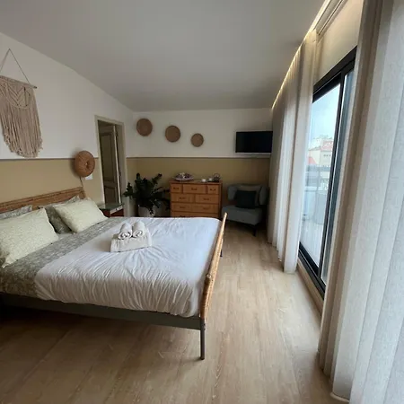 Camelia Nocleg ze śniadaniem 3*